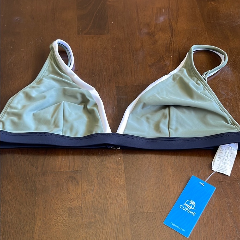 NWT Cupshe Women's Green and Black Bikini Top, size large.